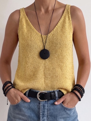 Top z dekoltem w szpic - yellow