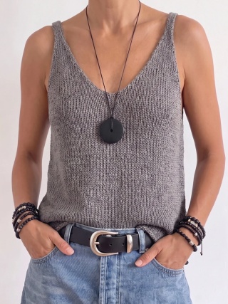 Top z dekoltem w szpic - gray