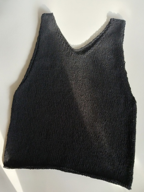 Top z dekoltem w szpic - gray