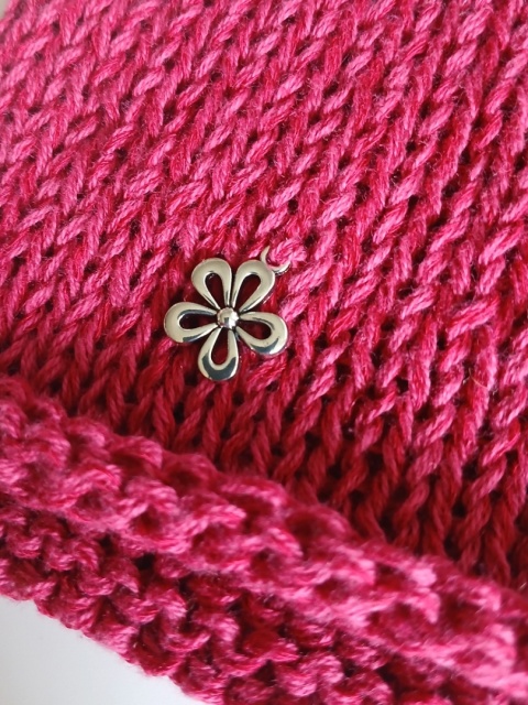 Top z dekoltem w szpic - magenta
